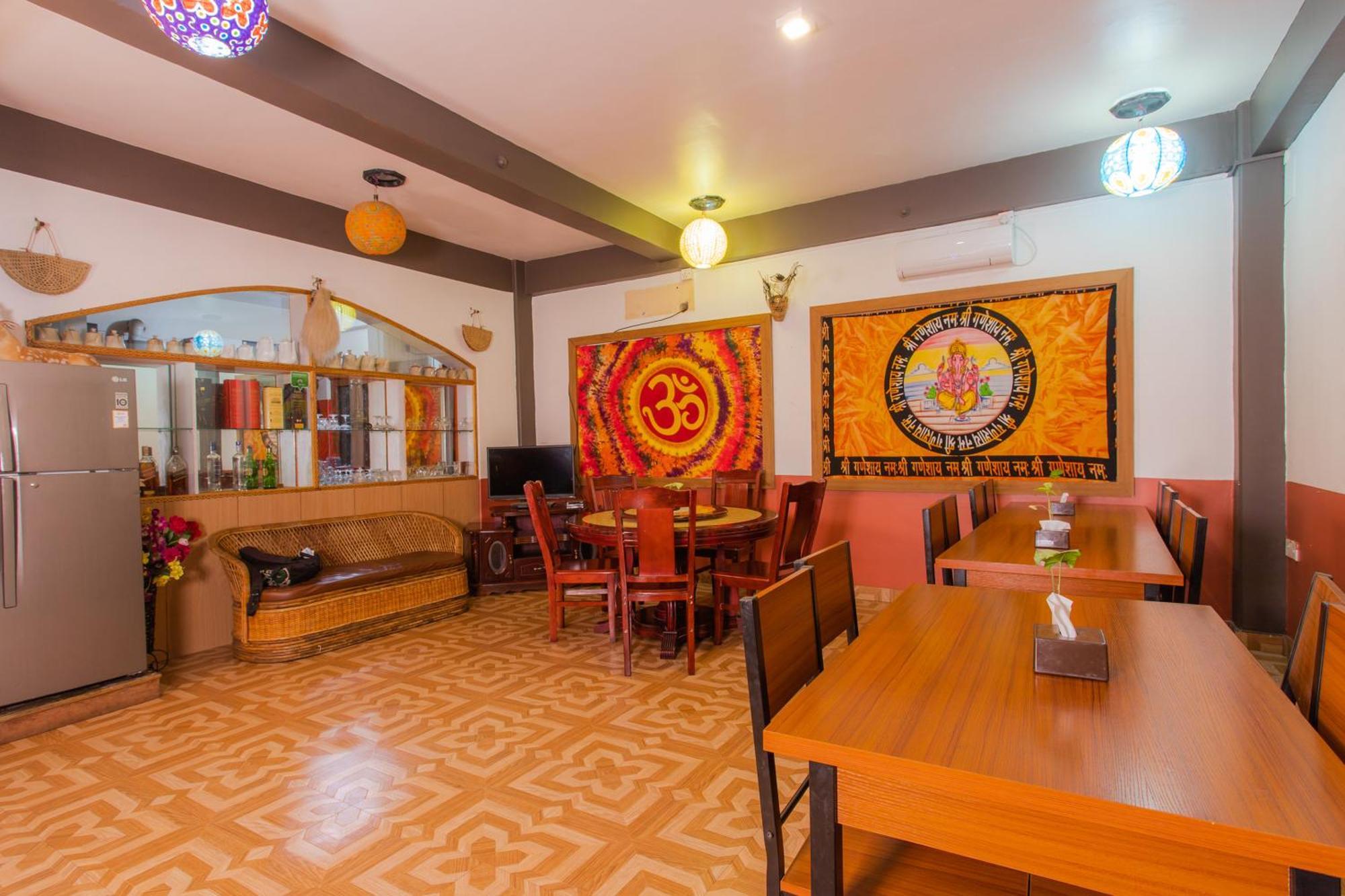 Silver Sky Hotel Pokhara Bagian luar foto
