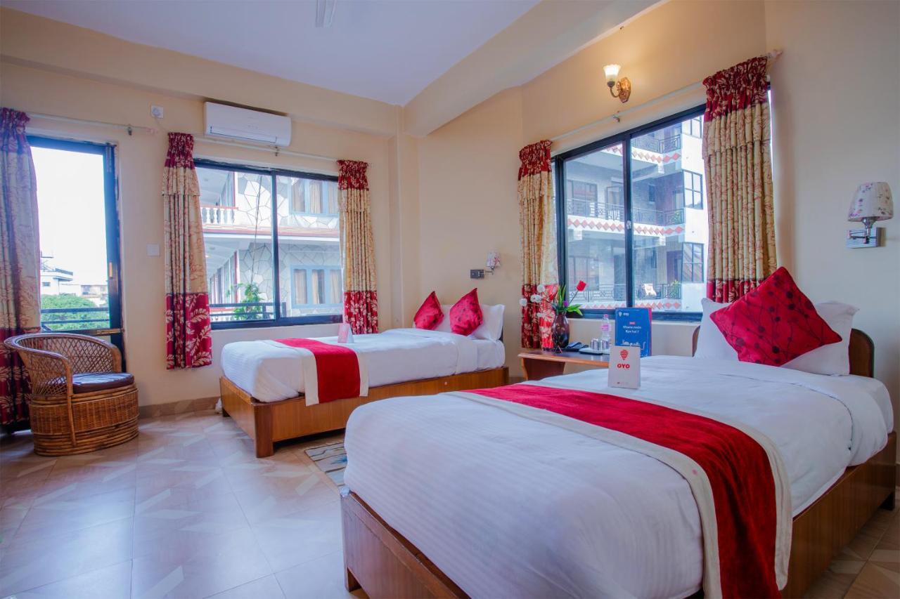 Silver Sky Hotel Pokhara Bagian luar foto